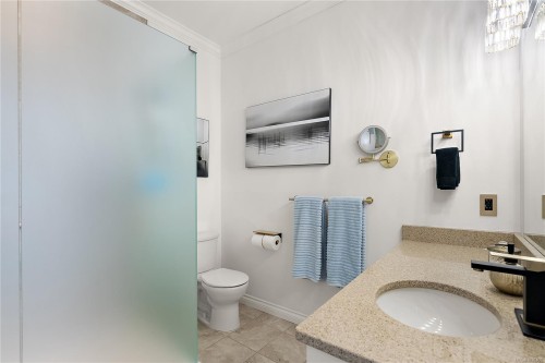 Ph403-2409 Bevan Ave, Sidney, BC - Indoor Photo Showing Bathroom