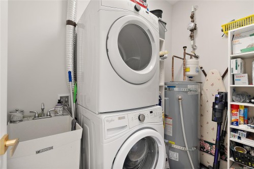 Ph403-2409 Bevan Ave, Sidney, BC - Indoor Photo Showing Laundry Room