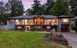 2881 Phyllis St Saanich, BC V8N 1Y8