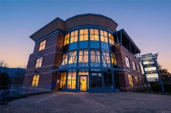 304-1801 Bowen Rd  Nanaimo, BC V9S 1H1