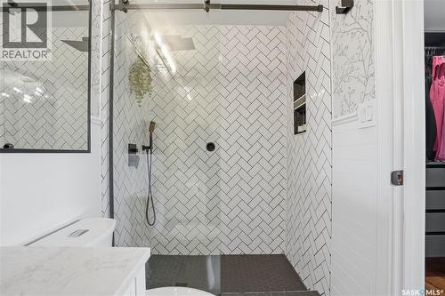 1033 9Th Street E, Saskatoon, SK - Indoor Photo Showing Bathroom