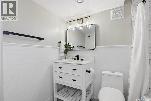 1033 9Th Street E, Saskatoon, SK - Indoor Photo Showing Bathroom