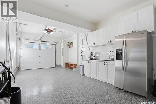 1033 9Th Street E, Saskatoon, SK - Indoor Photo Showing Garage