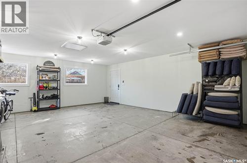 1033 9Th Street E, Saskatoon, SK - Indoor Photo Showing Garage