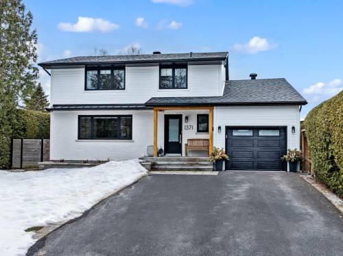 1371 Rue Châteauguay  Saint-Bruno-De-Montarville, QC J3V 3A7