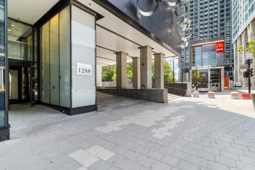 Front of Structure - 4105-1288 Av. Des Canadiens-De-Montréal, Montréal (Ville-Marie), QC - 