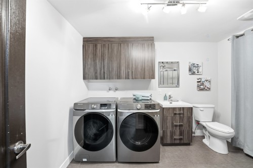 Salle de bains - 1114 Rue Jolicoeur, L'Assomption, QC - Indoor Photo Showing Laundry Room