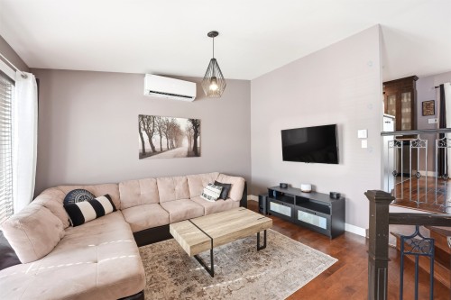 Salon - 1114 Rue Jolicoeur, L'Assomption, QC - Indoor Photo Showing Living Room