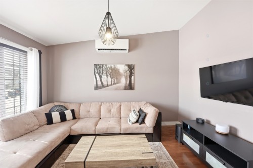 Salon - 1114 Rue Jolicoeur, L'Assomption, QC - Indoor Photo Showing Living Room