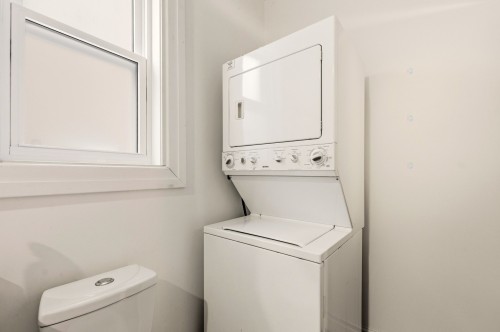 Bathroom - 921 Boul. St-Joseph E., Montréal (Le Plateau-Mont-Royal), QC - Indoor Photo Showing Laundry Room