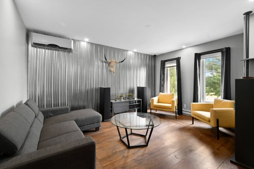 Salon - 504 Rue Larose, Saint-Césaire, QC - Indoor Photo Showing Living Room