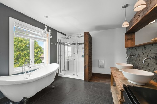 Salle de bains attenante à la CCP - 504 Rue Larose, Saint-Césaire, QC - Indoor Photo Showing Bathroom