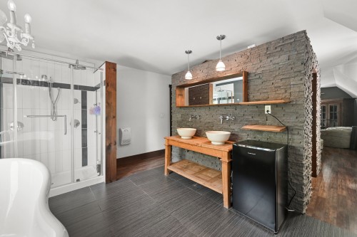 Salle de bains attenante à la CCP - 504 Rue Larose, Saint-Césaire, QC - Indoor