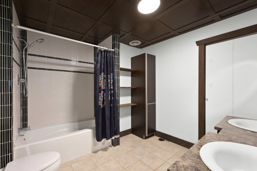 Salle de bains - 504 Rue Larose, Saint-Césaire, QC - Indoor Photo Showing Bathroom