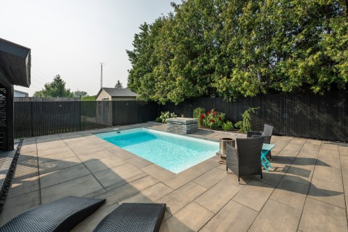 Cour - 504 Rue Larose, Saint-Césaire, QC - Outdoor With In Ground Pool With Backyard