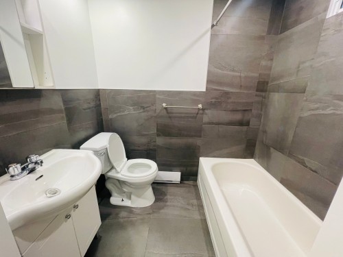 Salle de bains - 1-4830 Av. Barclay, Montréal (Côte-Des-Neiges/Notre-Dame-De-Grâce), QC - Indoor Photo Showing Bathroom