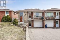 25 ROCKBANK CRESCENT  Toronto, ON M9M 1L1