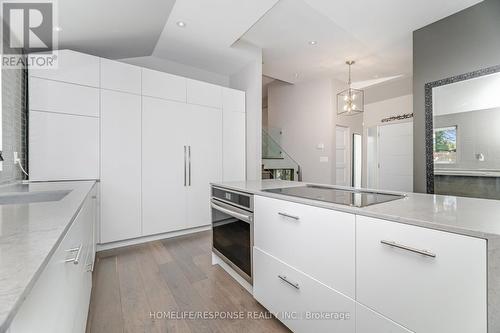 5011 Spruce Avenue, Burlington, ON - Indoor Photo Showing Kitchen