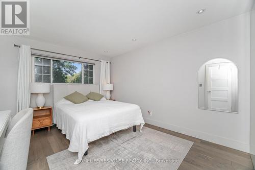 5011 Spruce Avenue, Burlington, ON - Indoor Photo Showing Bedroom