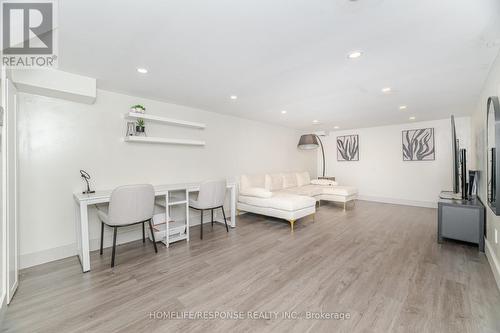 5011 Spruce Avenue, Burlington, ON - Indoor