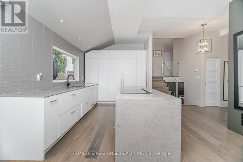 5011 Spruce Avenue, Burlington, ON - Indoor Photo Showing Kitchen
