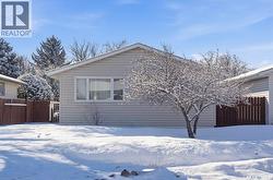 224 Waterloo CRESCENT  Saskatoon, SK S7H 4G5