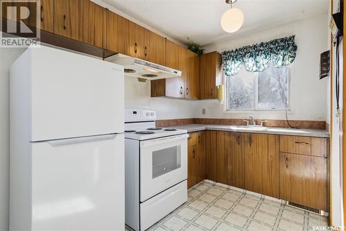 224 Waterloo Crescent, Saskatoon, SK - Indoor Photo Showing Kitchen