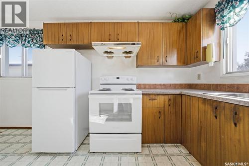 224 Waterloo Crescent, Saskatoon, SK - Indoor Photo Showing Kitchen