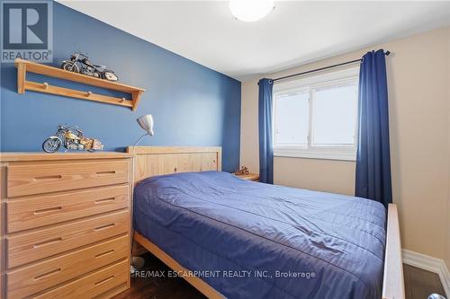 14 Atkins Drive, Hamilton, ON - Indoor Photo Showing Bedroom