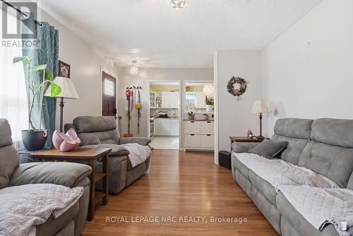 595 Lincoln Street, Welland (Lincoln/Crowland), ON - Indoor Photo Showing Living Room