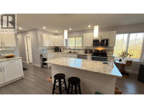 594 Sixth Avenue, Midway, BC - Indoor Photo Showing Kitchen With Upgraded Kitchen