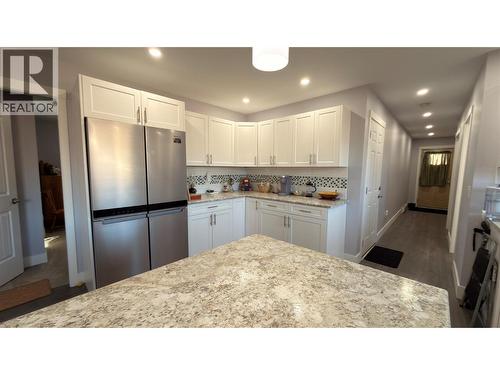 594 Sixth Avenue, Midway, BC - Indoor Photo Showing Kitchen
