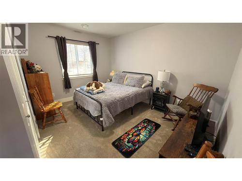 594 Sixth Avenue, Midway, BC - Indoor Photo Showing Bedroom