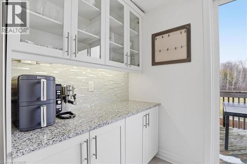 328 Shady Glen Crescent, Kitchener, ON - Indoor Photo Showing Kitchen