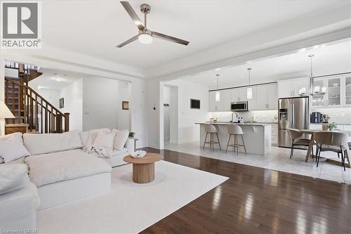 328 Shady Glen Crescent, Kitchener, ON - Indoor Photo Showing Living Room