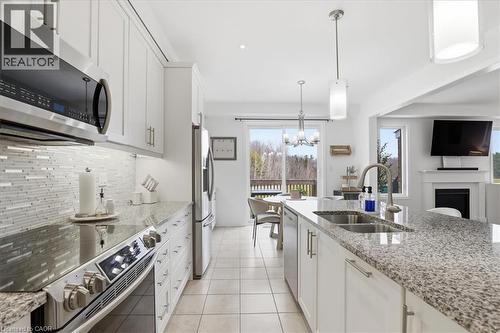 328 Shady Glen Crescent, Kitchener, ON - Indoor Photo Showing Kitchen With Double Sink With Upgraded Kitchen