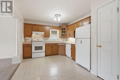 10 - 20 Windemere Place, St. Thomas, ON - Indoor Photo Showing Kitchen