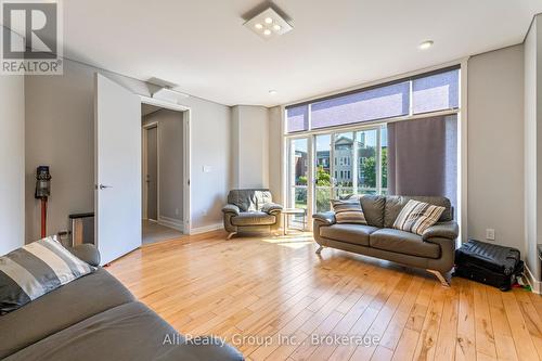 69 Donald Street, Ottawa, ON - Indoor Photo Showing Living Room