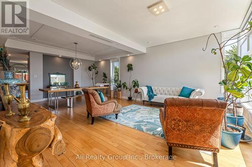 69 Donald Street, Ottawa, ON - Indoor Photo Showing Living Room