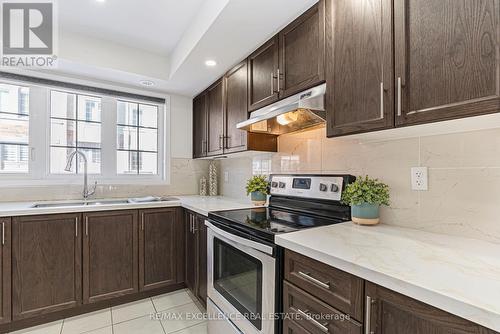 34 Pony Path, Oshawa, ON - Indoor Photo Showing Kitchen With Double Sink