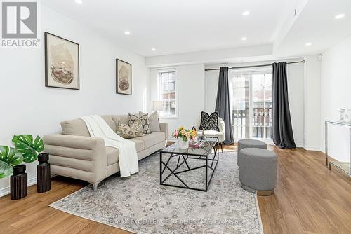 34 Pony Path, Oshawa, ON - Indoor Photo Showing Living Room