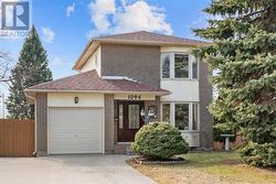 1094 ST ANDREWS COURT  Oshawa, ON L1H 8B5