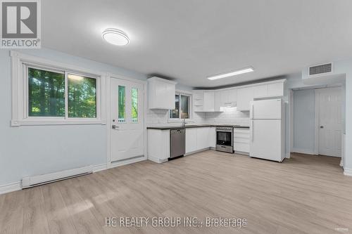 59 Elderberry Trail, Aurora, ON - Indoor Photo Showing Kitchen