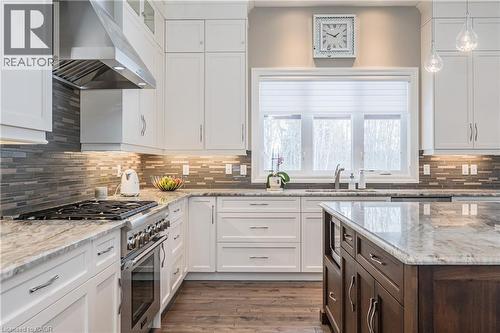 23 Highgrove Court, Cambridge, ON - Indoor Photo Showing Kitchen With Upgraded Kitchen
