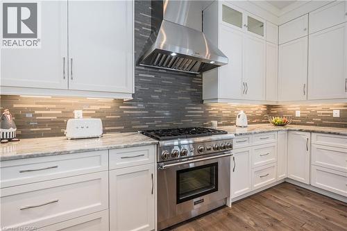 23 Highgrove Court, Cambridge, ON - Indoor Photo Showing Kitchen With Upgraded Kitchen