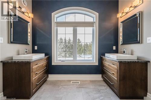 23 Highgrove Court, Cambridge, ON - Indoor Photo Showing Bathroom