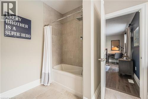 23 Highgrove Court, Cambridge, ON - Indoor Photo Showing Bathroom
