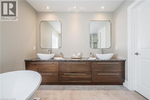 23 Highgrove Court, Cambridge, ON - Indoor Photo Showing Bathroom