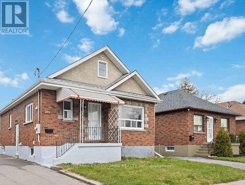 226 MCNAUGHTON AVENUE  Oshawa, ON L1H 3B6