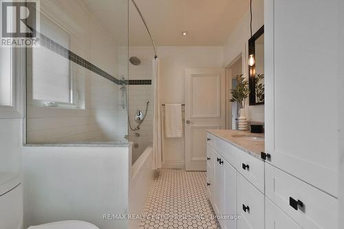 1439 Larchview Trail, Mississauga, ON - Indoor Photo Showing Bathroom